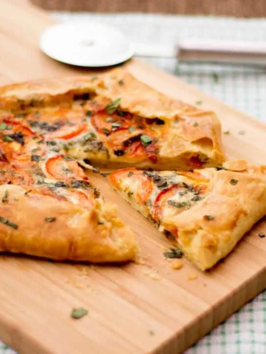 Galette | Tomato & Mozzarella | Tasty | Pastry | Pizza | Easy