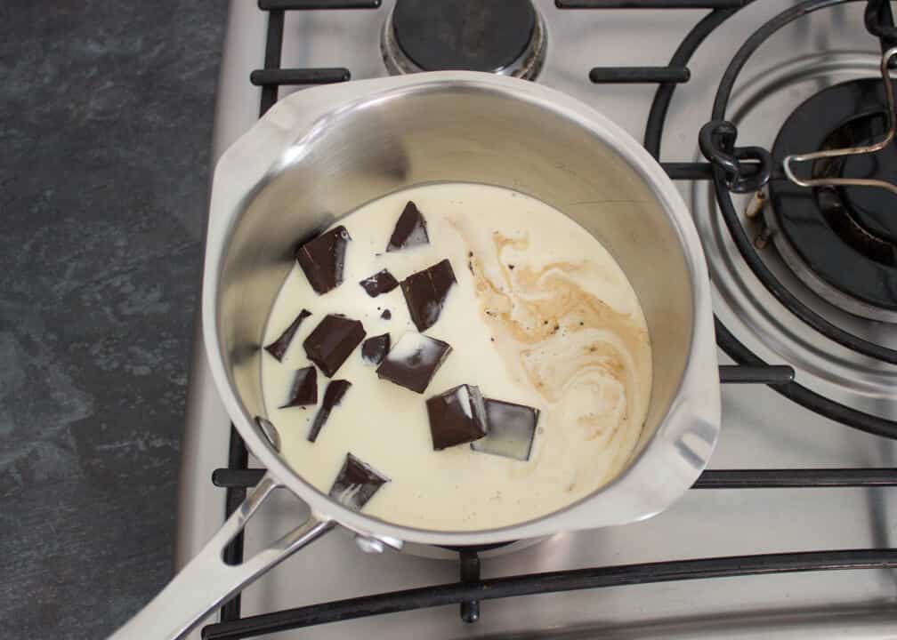 Vanilla Ice Cream Cake | No Bake | Quick | Easy Entertaining