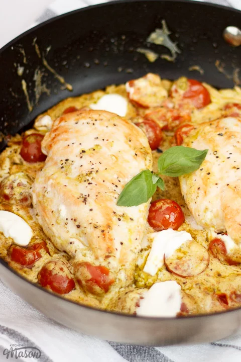 Creamy pesto chicken in a frying pan