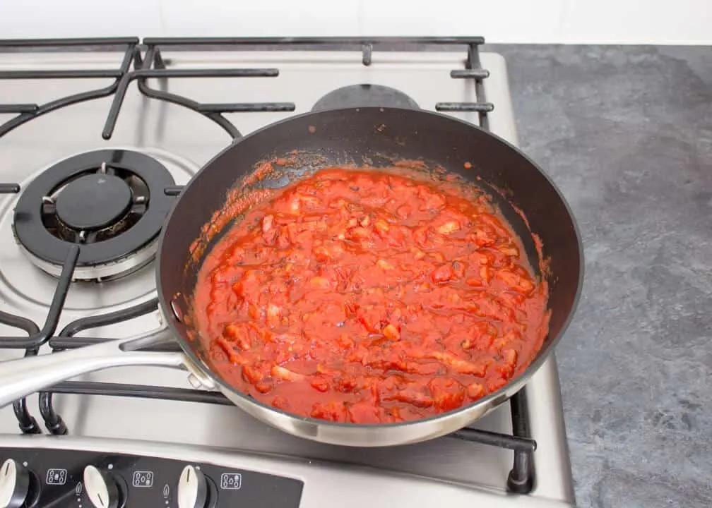 Tomato chilli pasta sauce that's finished cooking in a pan