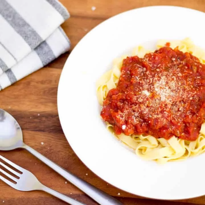 Easy Tomato Chilli Pasta - Printable Recipe