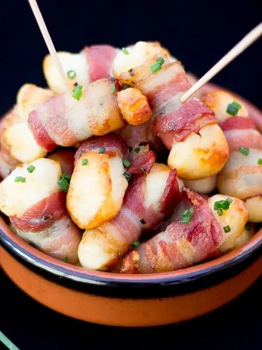 Bacon Halloumi Bites in a serving dish with cocktail sticks