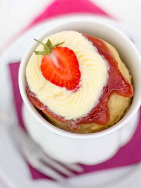 Speedy Strawberries & Cream Mug Cake | No Bake | Vanilla