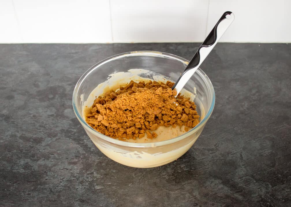 Biscoff fudge mixture in a glass bowl