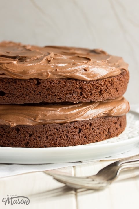 Easy chocolate cake recipe: Chocolate cake on a plate