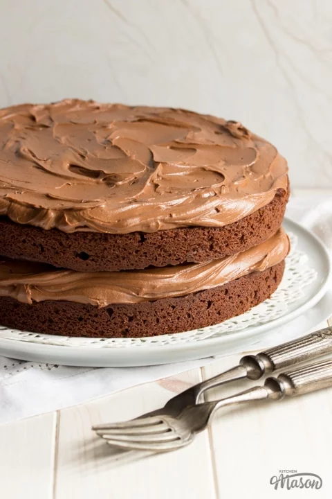 Easy chocolate cake recipe: Chocolate cake on a plate