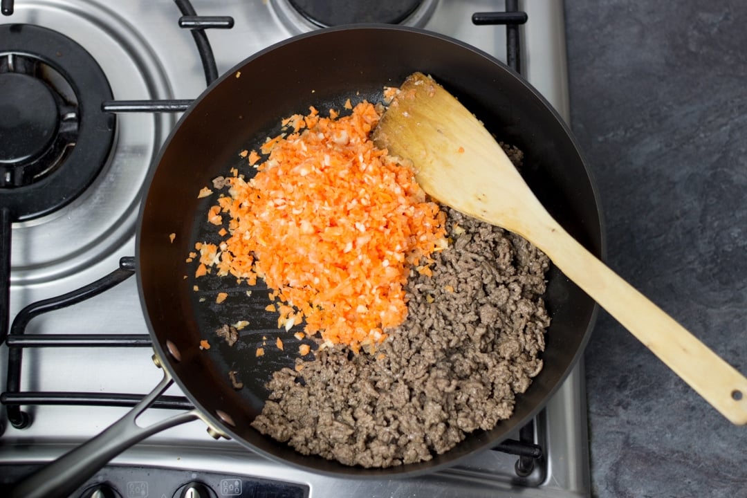 browned beef mince, carrot, onion & garlic in a large saucepan (easy spaghetti bolognese)