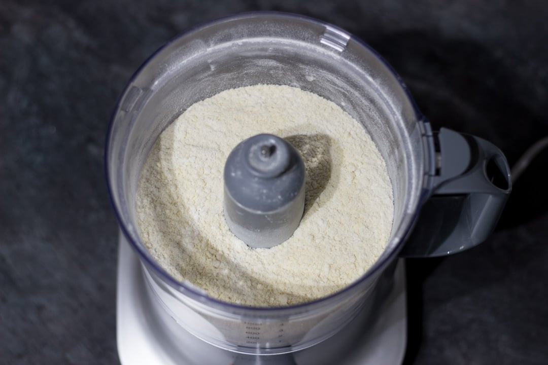 Mixed flour, butter and salt in a food processor