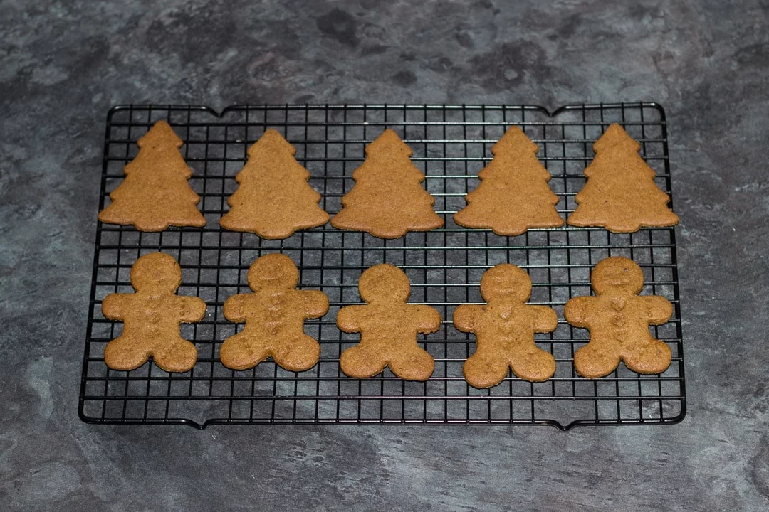 easy gingerbread recipe: baked gingerbread men on a cooling rack