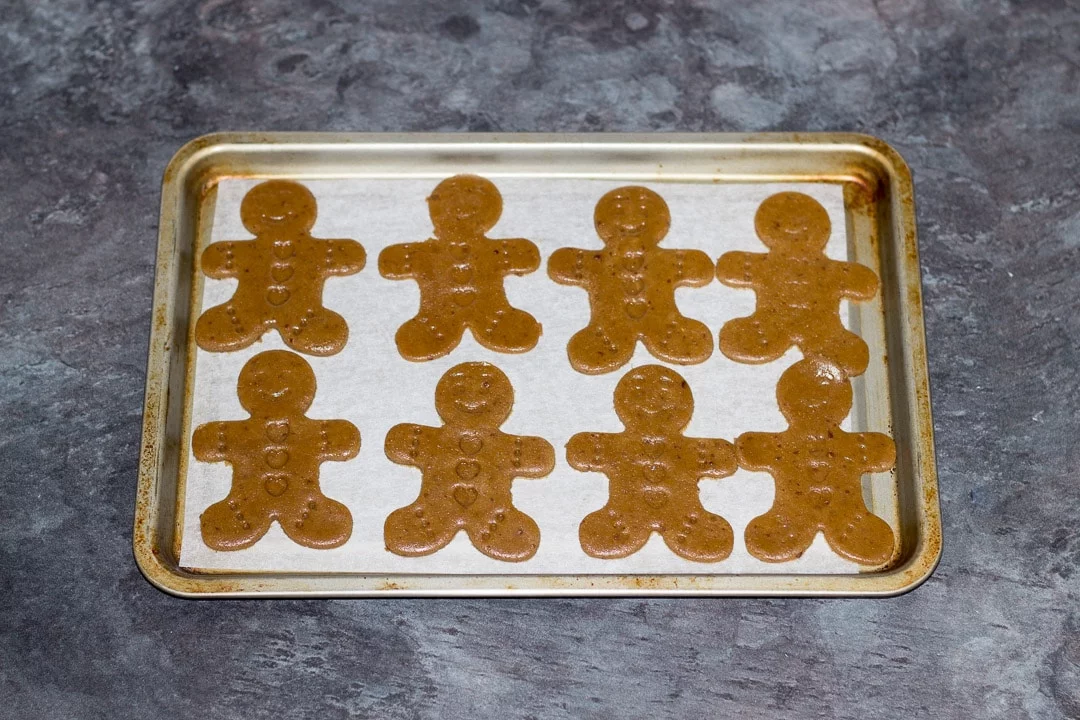 easy gingerbread recipe: gingerbread men unbaked on a baking tray