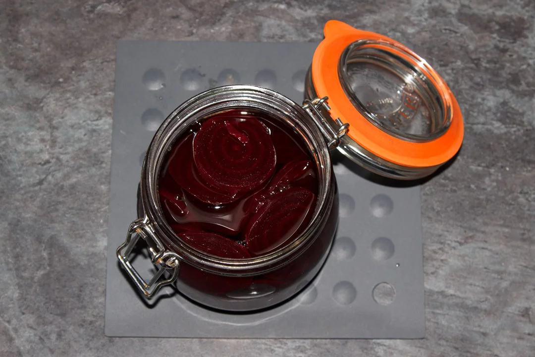 Sliced cooked beetroot in a sterilised jar