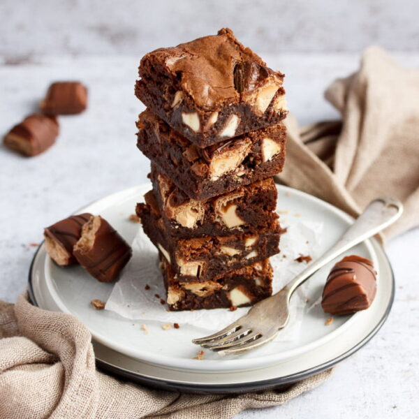 Easy Kinder Bueno Brownies Recipe Kitchen Mason