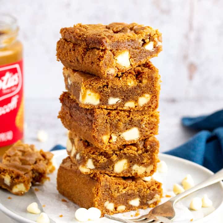 ★★★★★ (5.0)&nbsp;45 mins Easy White Chocolate Chip Biscoff Blondies