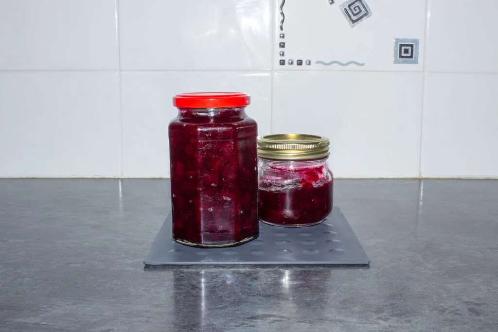 Canned beetroot chutney