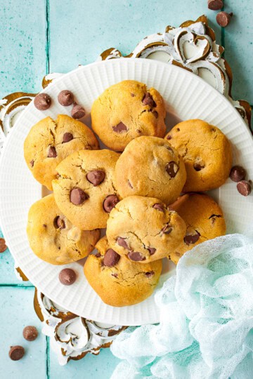 A plate full of air fryer cookies