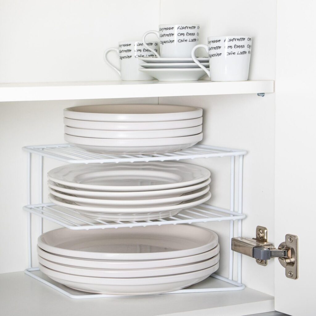 Plates on a corner rack, for making the most of height space