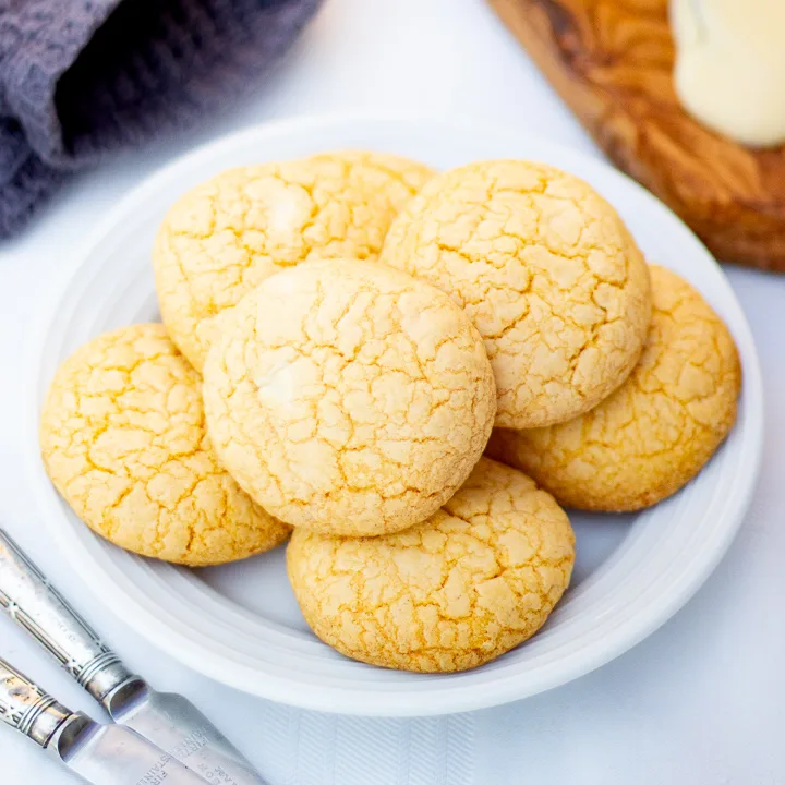 Easy Custard and White Chocolate Biscuits